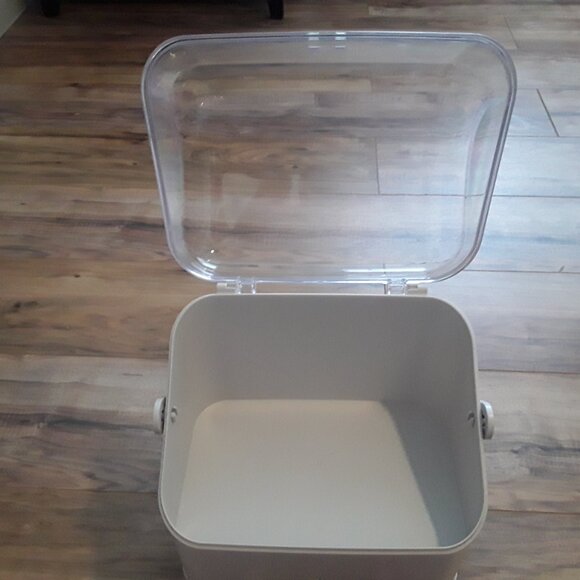 Cosmetic storage box w/dust free lid, top compartment, Excellent Condition - Picture 4 of 6